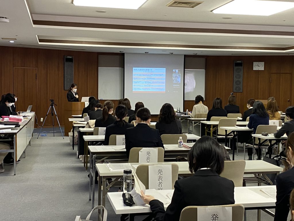 院内看護研究発表会の様子