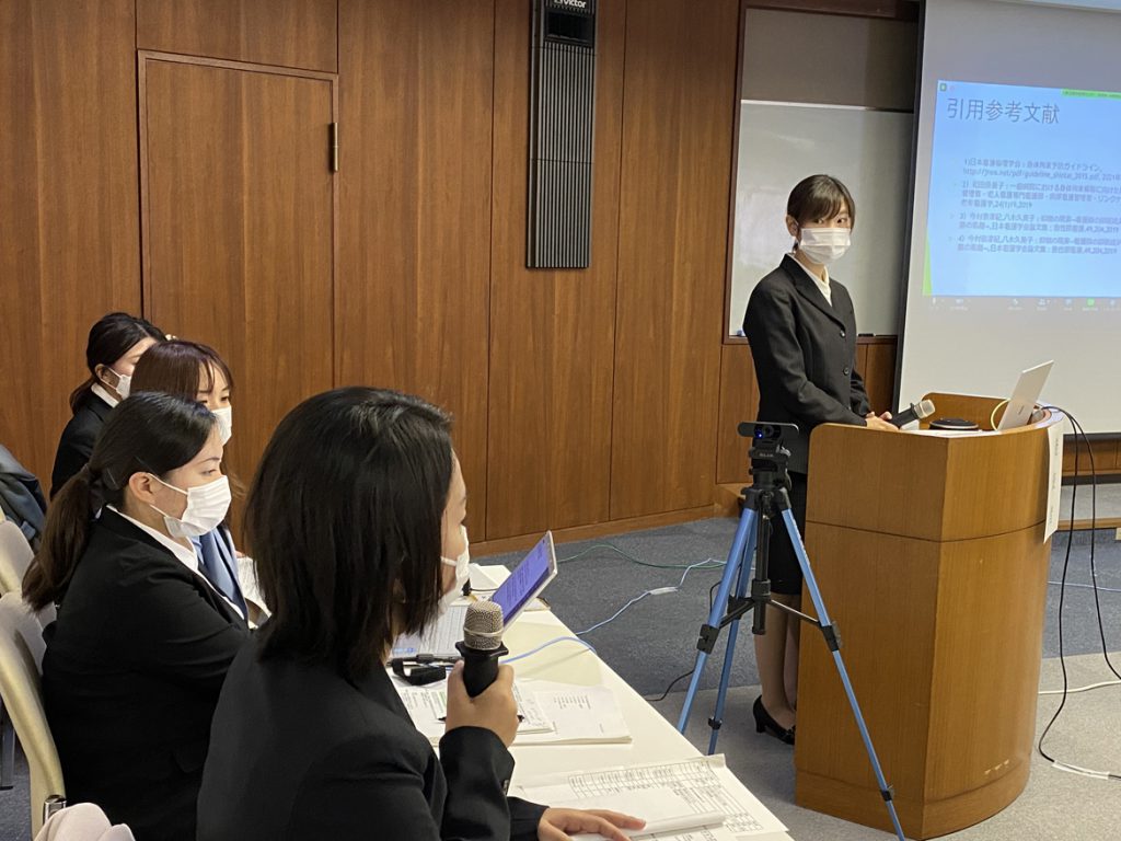 院内看護研究発表会の様子