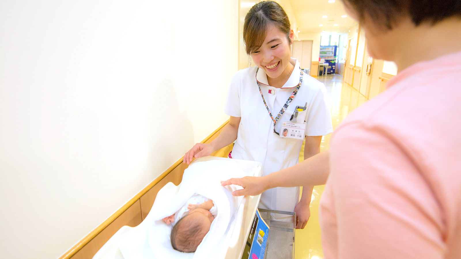 産婦人科の赤ちゃんの風景