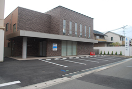 甲嶋内科の外観