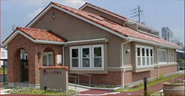 山川泌尿器科の外観