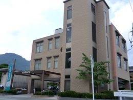 よろず循環器内科の外観