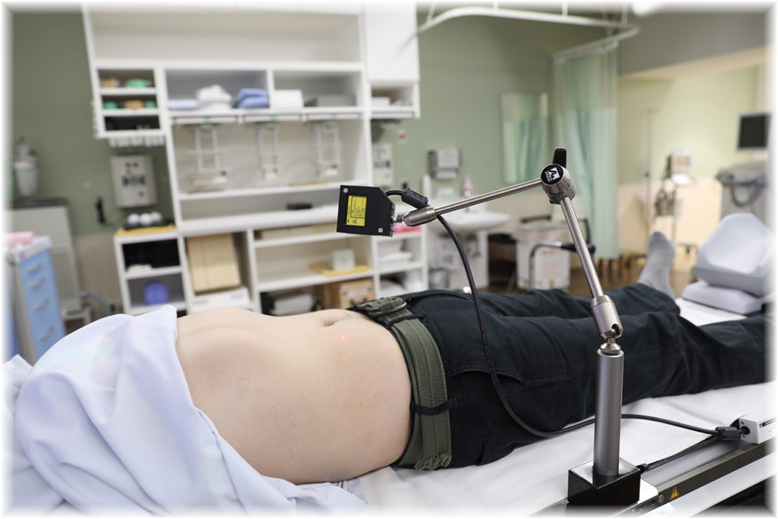 レーザーセンサ型の呼吸同期システム(安西メディカル社製呼吸同期システムAZ-733VI)