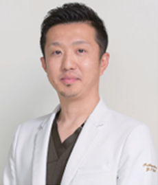 丘 雄介 先生の写真